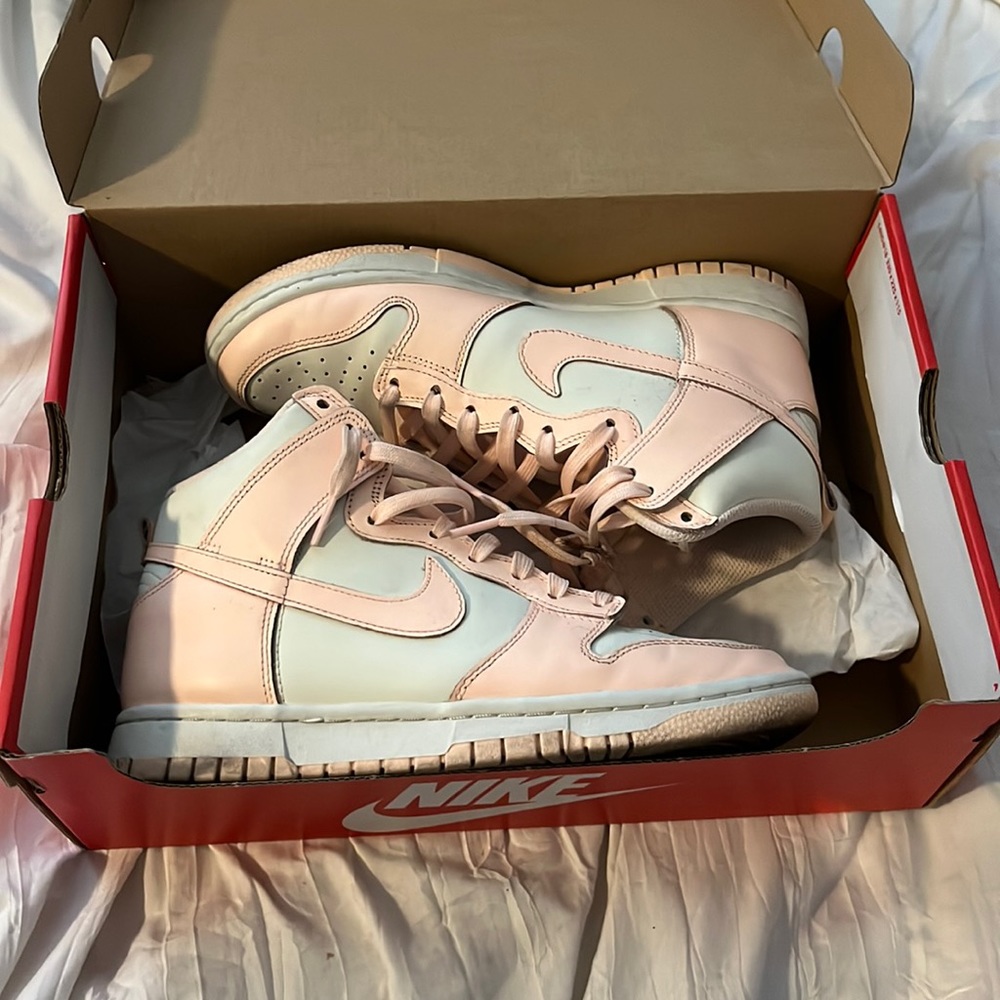 Women Nike Dunk High Sail/ Crimson tint Size 8